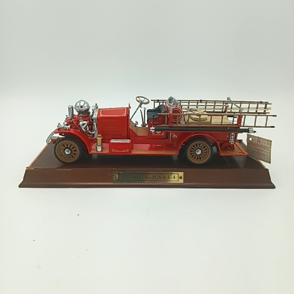 Vintage 1990 Franklin Mint 1922 AHRENS-FOX R-K-4 Fire Engine w/Base & Tag